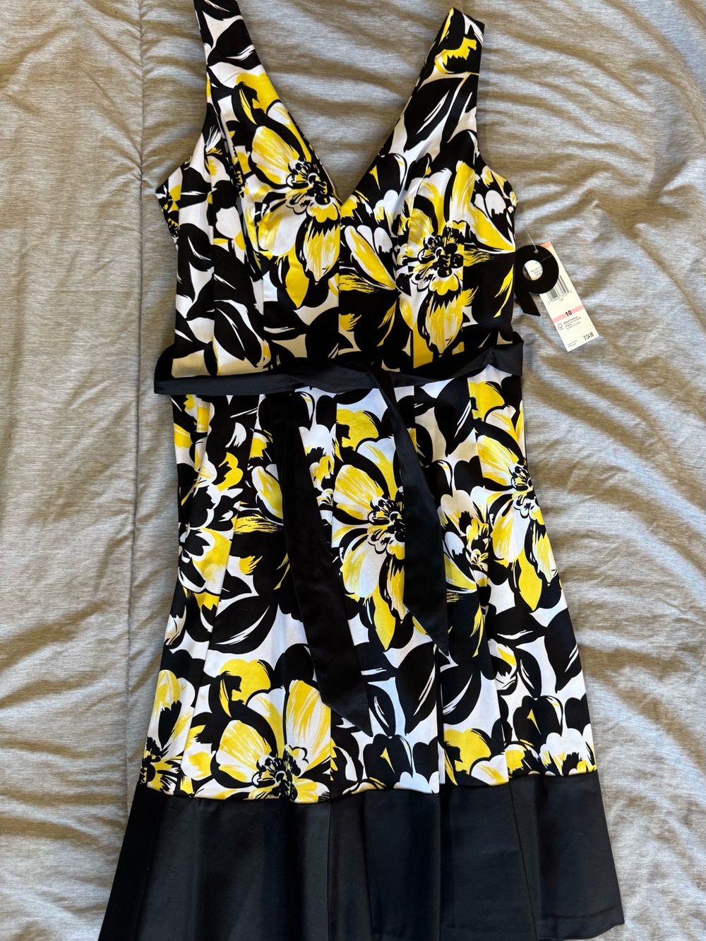Nine West Black White and Yellow Floral V-Neck Dress